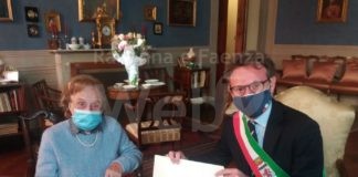 Compie 111 anni Claudia Baccarini Baldi e lancia un appello: “Vaccinatevi tutti”