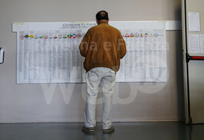 03–10-2021-;ravenna voto amministrativo . elezioni sindaco , gente, schede , sezioni, amministrative