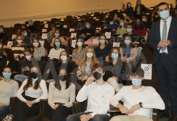 11-10-2021- ravenna fondazione flaminia università - avvio anno accademico corso di laurea in medicina e chirurgia . mirella falconi pres fondazione flaminia e referente per il corso di medicina a ravenna , poi il sindaco de pascale e mirella falconi c