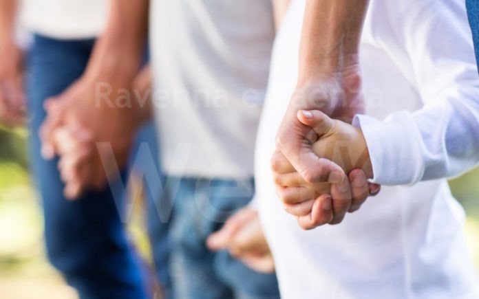 Affido-e-Adozione-un-passo-avanti-per-i-diritti-dei-bambini-fuori-famiglia