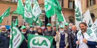 Sit-in dei frutticoltori Cia-Agricoltori della Romagna davanti alla Prefettura di Bologna