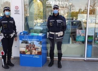 Attività di raccolta fondi senza autorizzazione, sequestrato il materiale