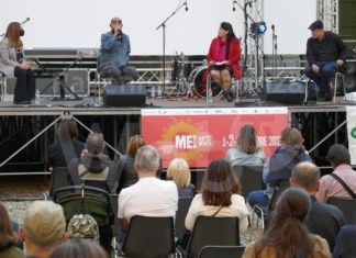 Inaugurato il MEI: premiato Luca Carboni