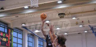 L’E-Work cade al Palacarzaniga 75-56: fatale il secondo quarto