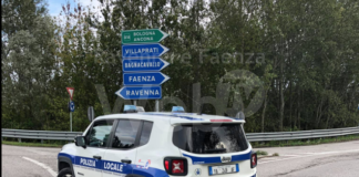 Camion ribaltato: provinciale Naviglio bloccata per due ore