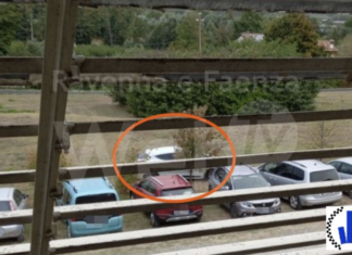 Travestito da runner ripulisce le auto dei podisti: 36enne denunciato dalla Polizia Locale