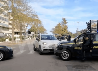 Milano Marittima, minaccia il gestore di uno stabilimento balneare per ottenere denaro: arrestato 25enne