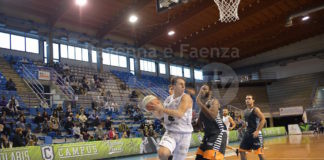 Basket: I Raggisolaris perdono il derby al fotofinish