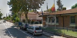 Scuola Missiroli a Piangipane, petizione dei genitori: “Traffico pericoloso negli orari di entrata e uscita dei bambini”