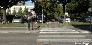 Quindicenne investita davanti alla scuola Bendandi