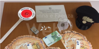 Si aggirava per Pinarella in bici nascondendo cocaina, hashish e 8 mila euro in contanti. Arrestato per spaccio