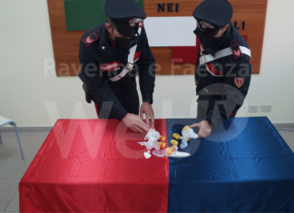 Sorpreso in auto con 14 grammi di cocaina e a casa tutto il necessario per lo spaccio