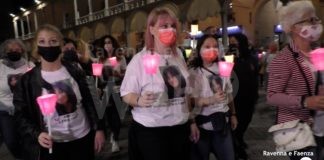 Tante persone alla fiaccolata per ricordare Ilenia Fabbri