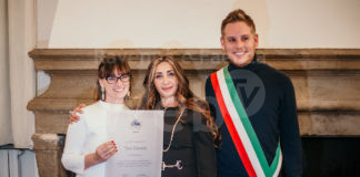 Premiata dal Sindaco e CNA Daniela Toni storica parrucchiera di Castelbolognese che festeggia 40 anni di attività