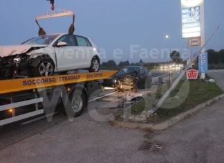 Località Albergone. Scontro frontale tra due auto. Due feriti gravi trasportati al Bufalini di Cesena