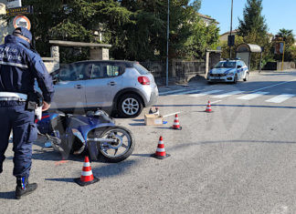 Bagnacavallo: Scooterista 76enne sorpassa auto ferme al passaggio livello e poi si schianta. Grave