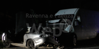 Scontro fra un’auto e un furgone sulla Brisighellese: giovane in ospedale con il codice di massima gravità