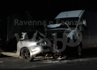Scontro fra un’auto e un furgone sulla Brisighellese: giovane in ospedale con il codice di massima gravità