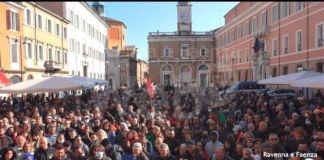 Manifestazione “No Green Pass” in piazza del Popolo: centinaia i lavoratori in protesta