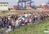 Proteste contro il Green Pass al porto: i manifestanti bloccano l’ingresso ai camion