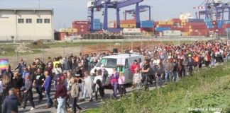 Proteste contro il Green Pass al porto: i manifestanti bloccano l’ingresso ai camion