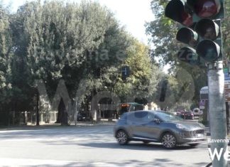 Black out il semaforo in viale Baccarini: disagi al traffico | VIDEO