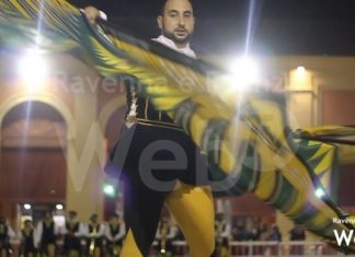 Con lo spettacolo degli sbandieratori inizia la Contesa Estense d’Autunno a Lugo