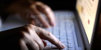 Finisce agli arresti domiciliari un insospettabile medico di Ravenna per detenzione e cessione di materiale pedopornografico