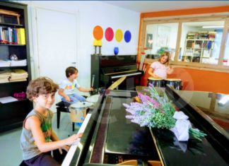 Tititom compie dieci anni e cambia sede