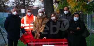 Una panchina rossa alla Tampieri, per riflettere e ricordare