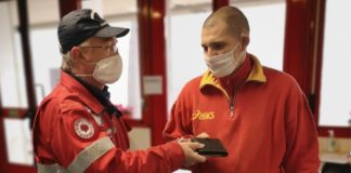 Un bel gesto civico: ritrovato portafoglio con centinaia di euro dentro, il proprietario riottiene i suoi soldi