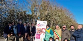 In tanti a rinverdire la ciclabile del mare per la Festa dell’Albero