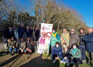 In tanti a rinverdire la ciclabile del mare per la Festa dell’Albero