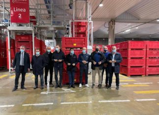 L’Assessore regionale all’agricoltura Alessio Mammi e il sindaco Luca della Godenza in visita allo stabilimento di Castel Bolognese di Agrintesa