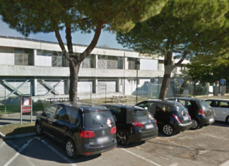 Fuga di gas in una scuola a Lugo: 500 bambini e gli insegnanti ricoverati nel palazzetto