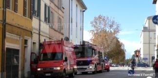 Incendio in un’abitazione in ristrutturazione. Intervengono i Vigili del Fuoco | VIDEO
