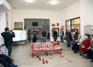 Asp Bassa Romagna: inaugurata al Sassoli la panchina rossa contro la violenza sulle donne