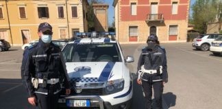 Circolava con una targa finta e senza patente: automobilista multato per 6 mila euro