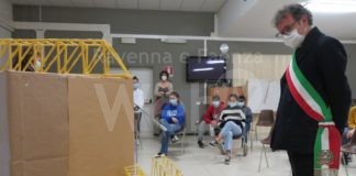 Inaugurata alla scuola Bendandi la mostra dei ponti costruiti con gli spaghetti