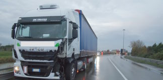 Tamponamento fra due camion lungo la Romea Dir: disagi alla viabilità