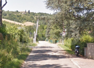 Via Pideura: chiude in orario notturno il passaggio a livello