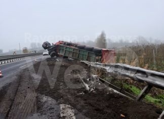 Camion si ribalta sulla E 45, chiusa al traffico nel tratto Ravenna-Cesena. Illeso il conducente