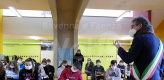 Il sindaco Isola intervistato dai ragazzi delle Bendandi di Granarolo