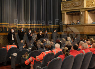 Grande partecipazione dei volontari alla serata con Gene Gnocchi