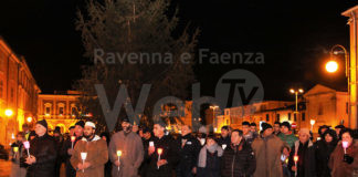 A Russi una fiaccolata per la pace e contro la violenza