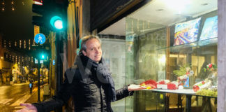 Modigliana illumina con l’arte le vetrine dei negozi sfitti