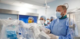 Chirurgia robotica: per la prima volta in Europa impiegato un robot per un delicato intervento alla carotide