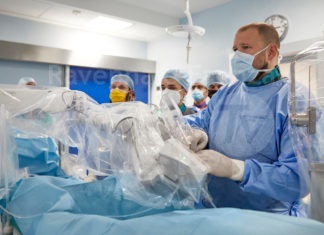 Chirurgia robotica: per la prima volta in Europa impiegato un robot per un delicato intervento alla carotide