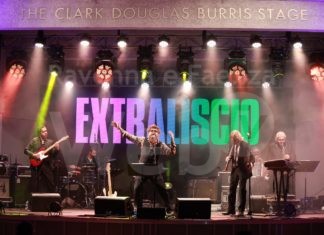 Gli Extraliscio ieri sera in concerto a Miami Beach per Hit Week!