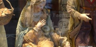 Inaugurato in Piazza del Popolo il presepe del Gruppo La Cassa | VIDEO